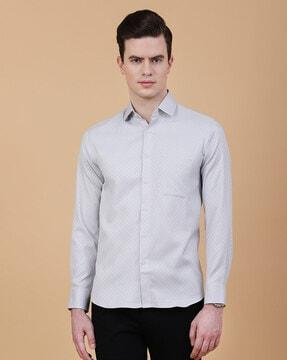 men printed slim fit shirt with patch pocket