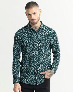 men printed slim fit shirt with spread collar