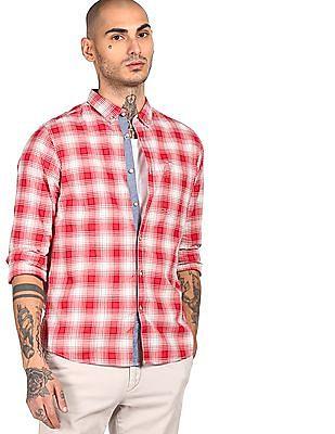 men red button down collar check shirt