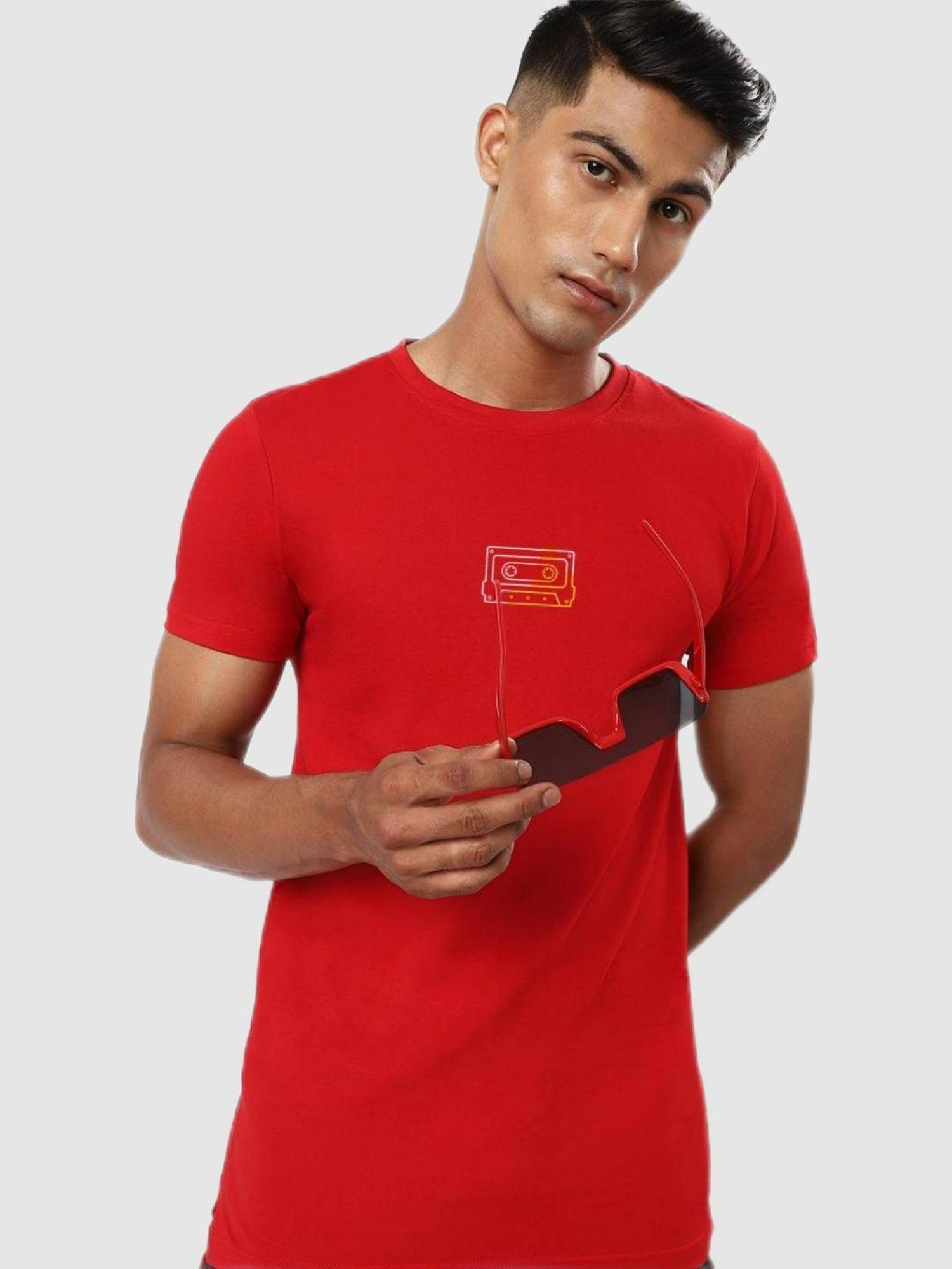 men red graphic t-shirt