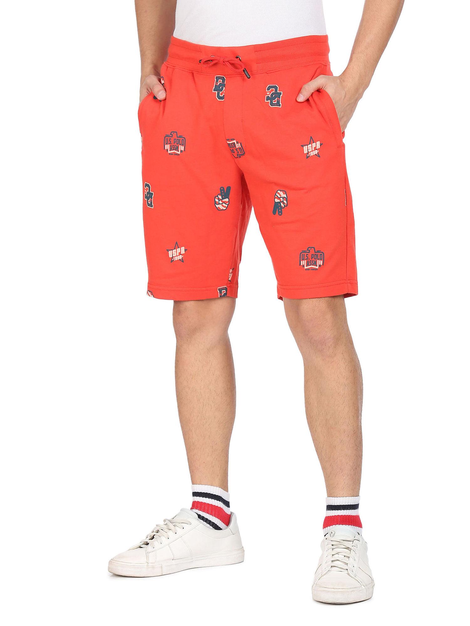 men red mid rise printed knit shorts