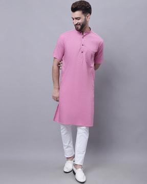 men regular fit cotton kurta with patch pocket