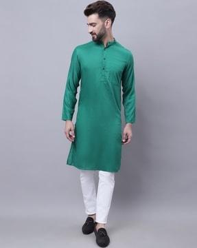 men regular fit cotton kurta with patch pocket