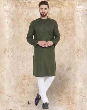 men regular fit cotton kurta with patch pocket