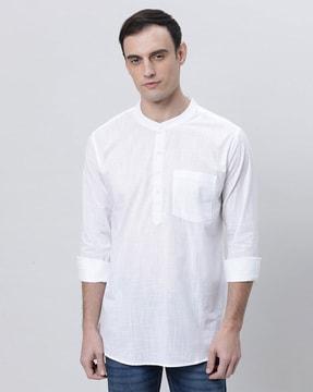 men regular fit cotton kurta with patch pocket