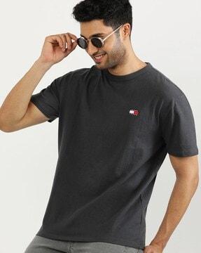 men regular fit crew-neck t-shirt with logo applique