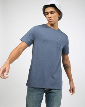 men regular fit crew-neck t-shirt with patch pocket