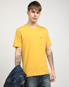 men regular fit crew-neck t-shirt with patch pocket