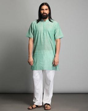 men regular fit kurta with patch pocket