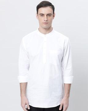 men regular fit kurta with patch pocket