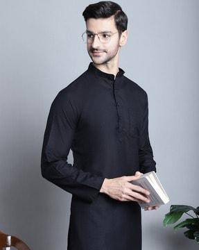 men regular fit kurta with patch pocket