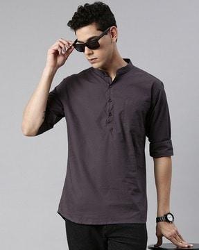 men regular fit kurta with patch pocket