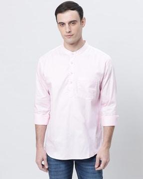 men regular fit kurta with patch pocket