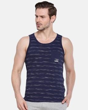 men regular fit printed sleeveless vest