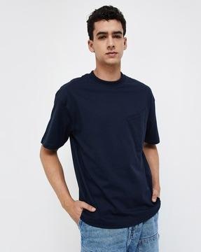 men regular fit round-neck t-shirt with patch-pocket