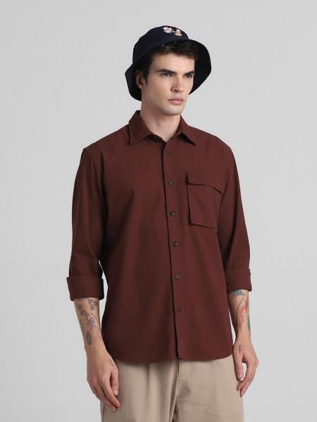 men regular fit solid spread collar casual shirt