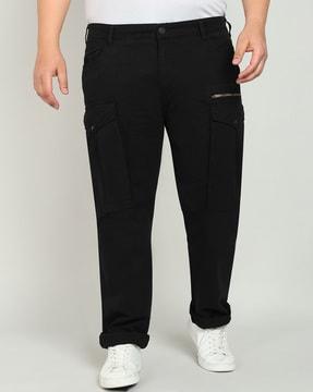 men relaxed fit cargo pants with flap pockets