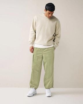 men relaxed fit cargo pants with insert pockets