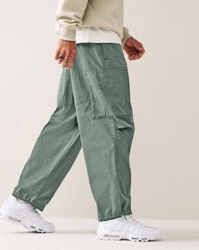 men relaxed fit cargo pants with insert pockets