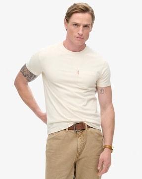 men relaxed fit crew-neck cotton t-shirt with patch pocket