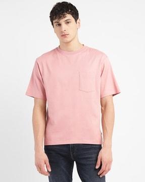 men relaxed fit crew-neck t-shirt with patch pocket