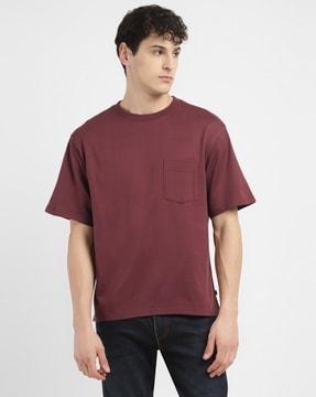 men relaxed fit crew-neck t-shirt with patch pocket