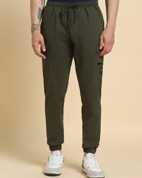 men relaxed fit flat-front cargo pants