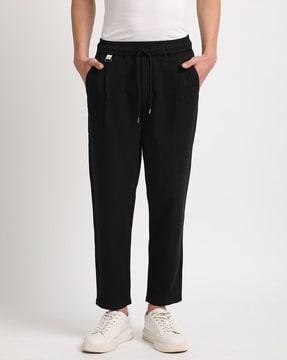 men relaxed fit pleated pants with insert pockets