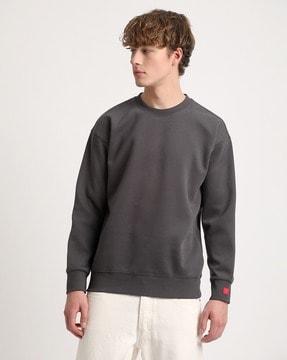 men relaxed fit round-neck sweatshirt