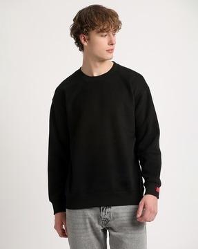 men relaxed fit round-neck sweatshirt