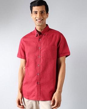 men relaxed fit shirt with patch pocket