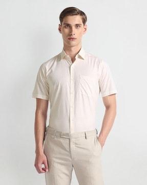 men relaxed fit shirt with patch pocket