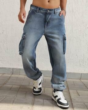 men relaxed jeans with insert pockets