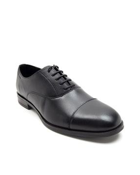 men round-toe lace-up shoes