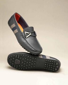 men round-toe loafers with metal accent