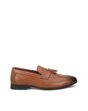 men round-toe loafers with tassels