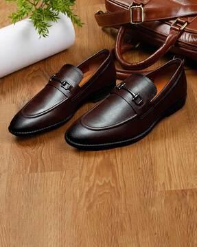 men round-toe mocassins with metal accent