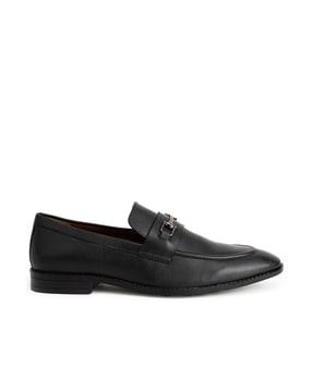 men round-toe mocassins with metal accent