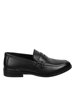 men round-toe mocassins with slip-on styling