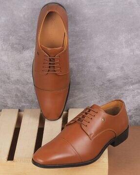 men round-toe oxfords with lace fastening