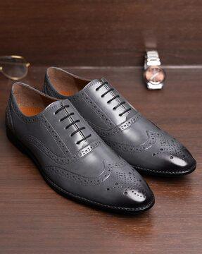 men round-toe oxfords with lace fastening