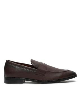 men round-toe penny loafers