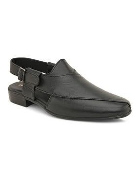 men round-toe sandals with buckle fastening