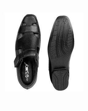 men round-toe shoe-style sandals