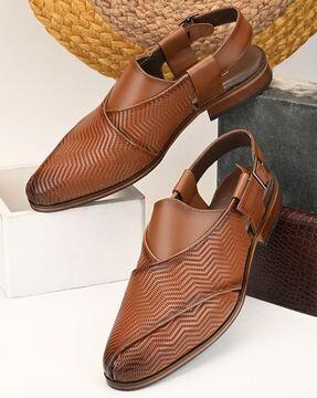 men round-toe shoe-style sandals