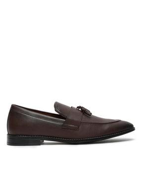 men round-toe tasseled penny loafers