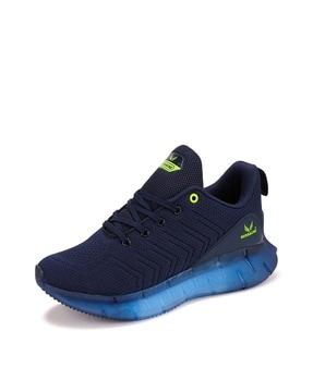 men running shoes with lace fastening