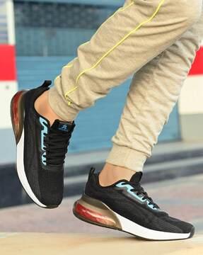 men running sports shoes with lace fastening