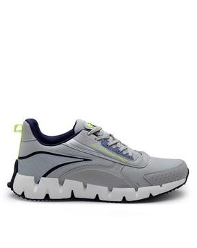 men running sports shoes with lace fastening