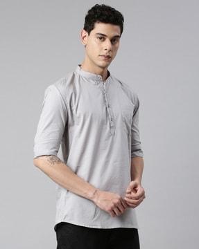 men short kurta with patch pocket